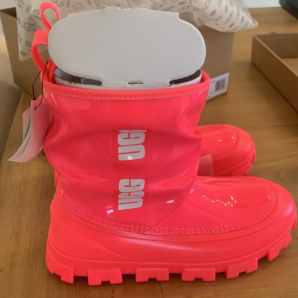 UGG® Kids Classic Brellah Mini Shearling Style hot pink size 3 NWT - Picture 2 of 9